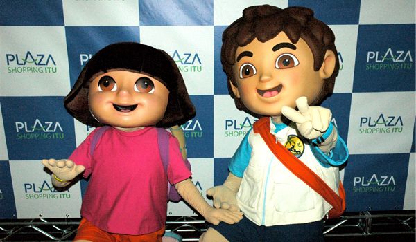 Dora e Diego reúnem mais de 700 pessoas no Plaza Shopping Itu