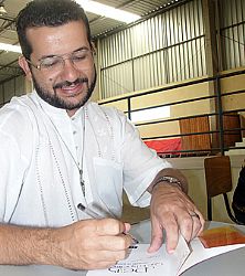 Salathiel de Souza lança biografia de Simplício neste sábado