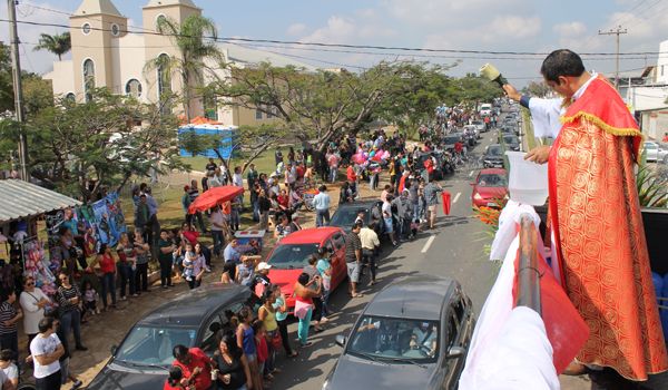 Procissão motorizada de São Cristóvão percorre ruas de Itu no domingo