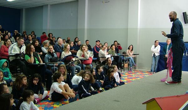 Colégio Almeida Júnior realiza 1º Encontro de Contadores de Histórias