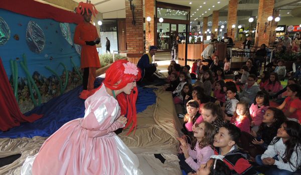 Peça "A Pequena Sereia" reúne grande público no Plaza Shopping Itu