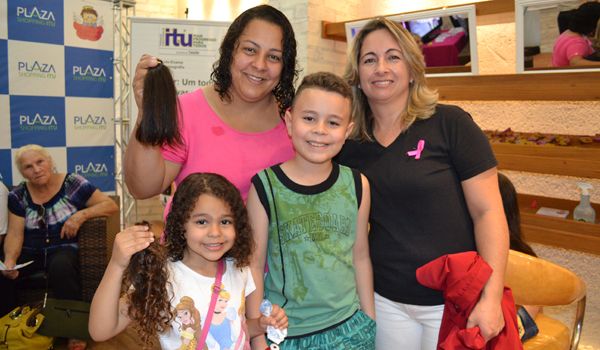 Corte de cabelo solidário reúne 127 voluntários no Plaza Shopping Itu