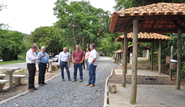 Prefeitura entrega obras de revitalização da Estrada Parque