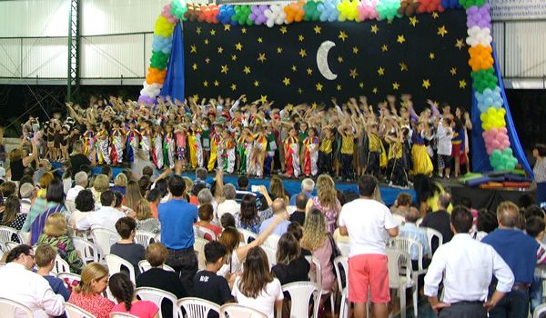 Colégio Almeida Júnior realiza festa de encerramento do ano letivo