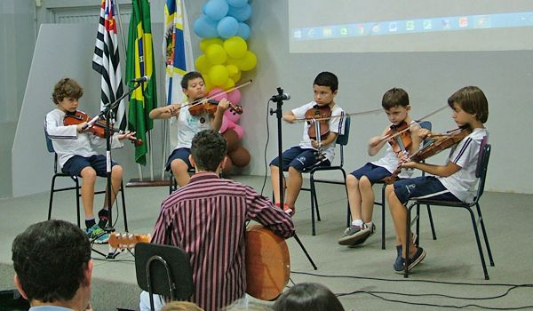 Projeto de musicalização integra disciplinas do Colégio Almeida Júnior
