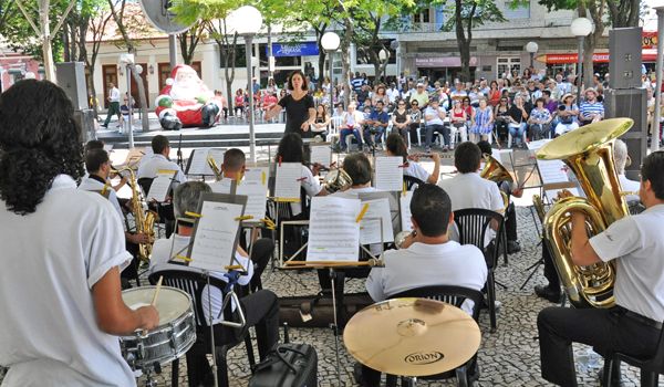 Banda Escola e Banda União encantam com concertos na Praça da Matriz