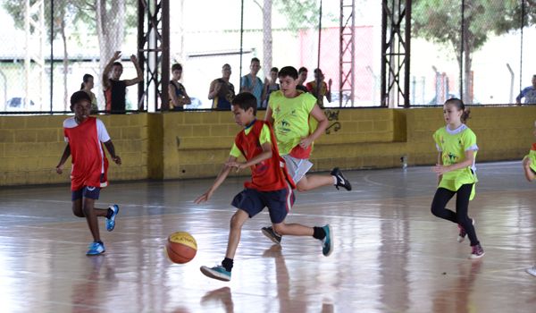 Prefeitura realiza gincanas aquáticas e jogos gratuitos nas férias