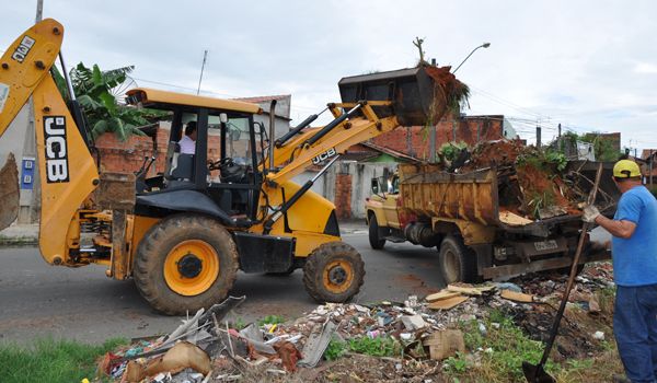 Secretaria de Obras realiza mutirão de limpeza em Porto Feliz