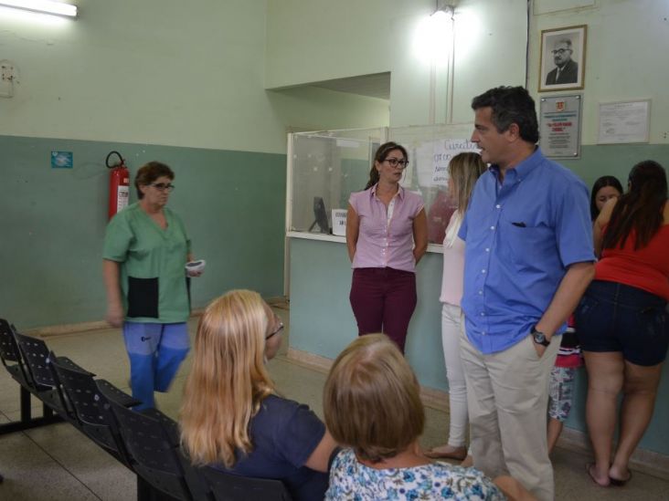 Gazzola realiza nova visita surpresa em unidade de saúde