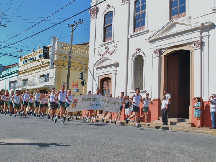 Militares percorrem ruas centrais de Itu na "Corrida da Paz" 2017 - Itu.com.br