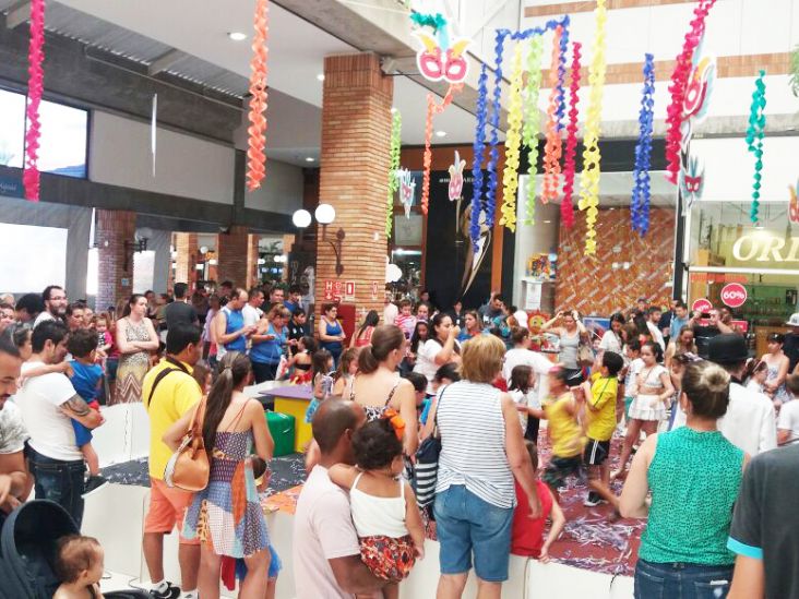 Mais de 1.200 pessoas participam da Mini Folia no Plaza Shopping Itu