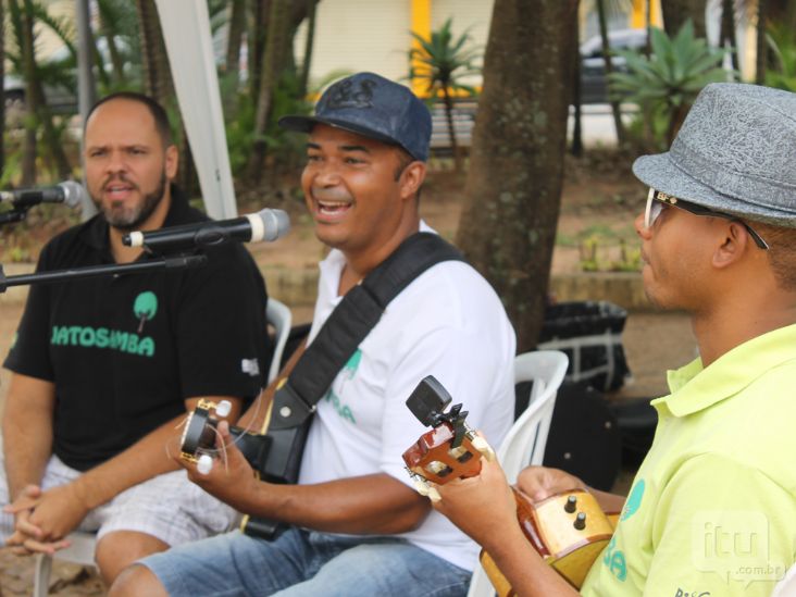 Show do grupo Jatosamba comemora Dia do Artesão em Itu