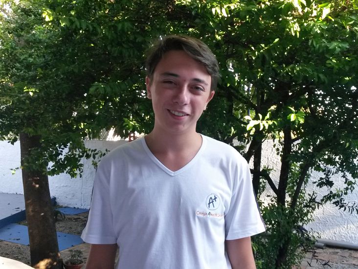 Colégio Almeida Júnior recebe aluno alemão de intercâmbio do Rotary