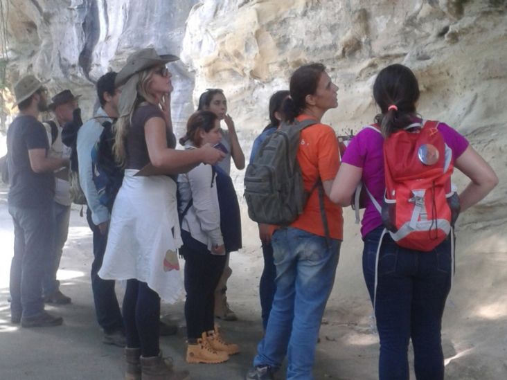 Paredão Salitroso recebe novamente estudantes para análise geológica