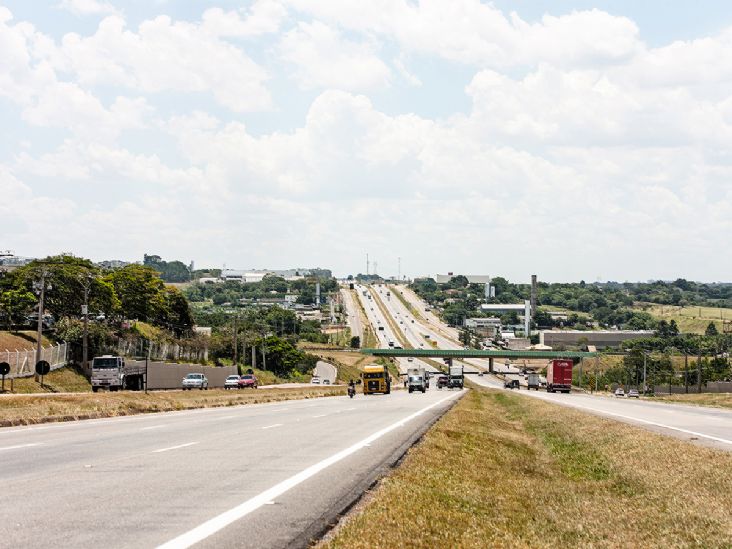 Rodovias devem receber 483 mil veículos durante feriado de Tiradentes