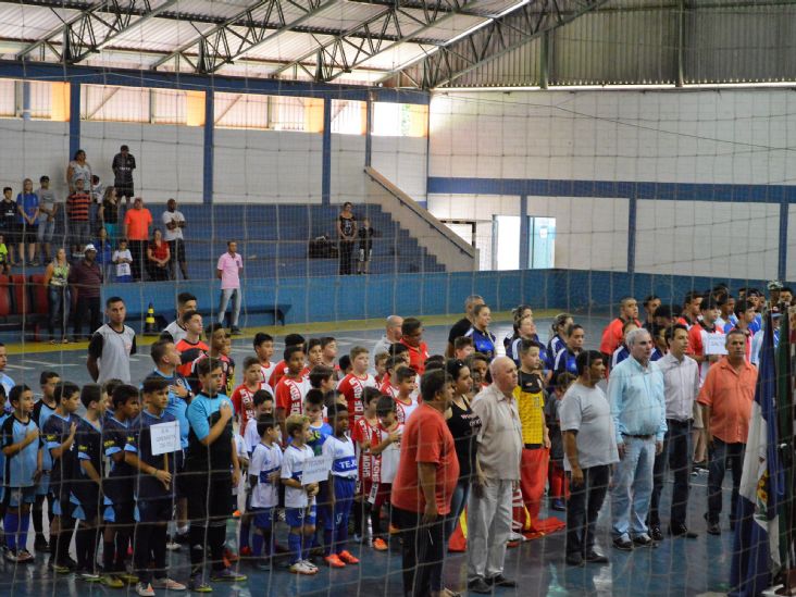 1ª Copa Cidade de Salto de Futsal é aberta com homenagem e partidas