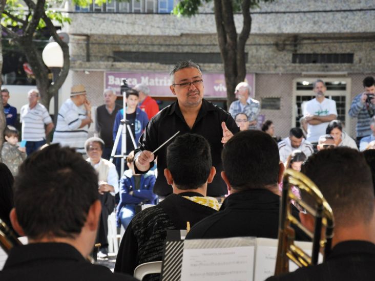 Banda Lira ReinVento faz concerto na Praça da Matriz neste sábado