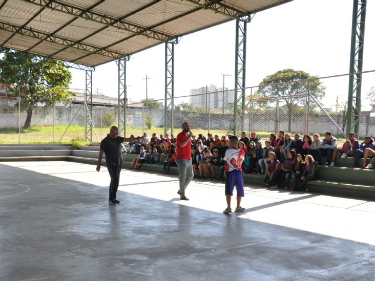 Programa Semeando o Esporte promove visitas a escolas públicas