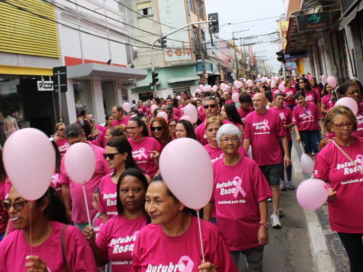 Caminhada Outubro Rosa 2017 reúne mais de 1,5 mil pessoas em Itu