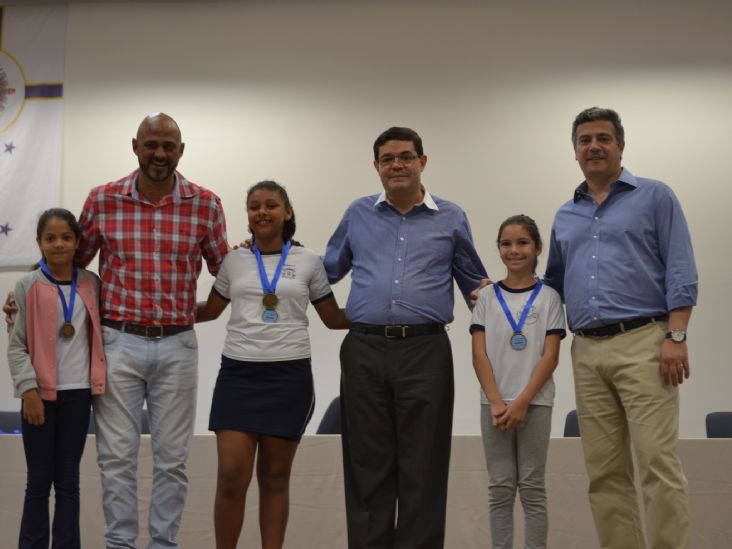 Cerimônia premia vencedores do Festival Interescolar de Atletismo