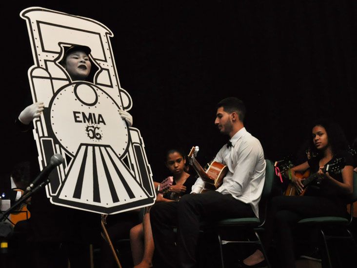 Emia abre inscrições para cursos de desenho, teatro e violão