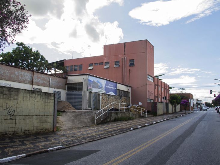 Prefeitura interdita via para obras do Hospital Municipal de Itu