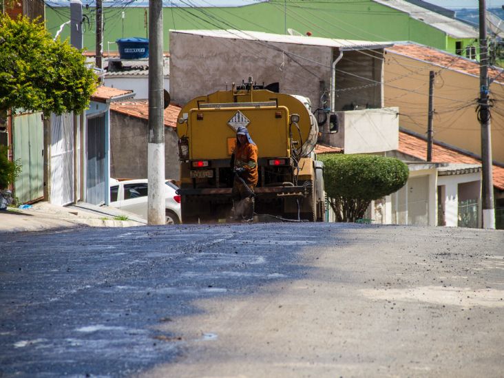 Jd Europa recebe recapeamento e Pq Industrial começa a ser sinalizado