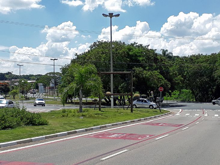 Atividades físicas tomam conta da Avenida Galileu Bicudo no domingo