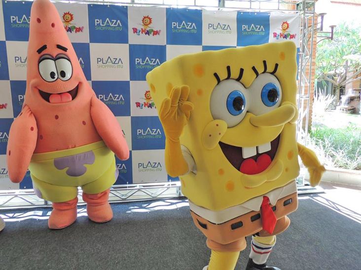 Bob Esponja e Patrick reúnem centenas de fãs no Plaza Shopping Itu