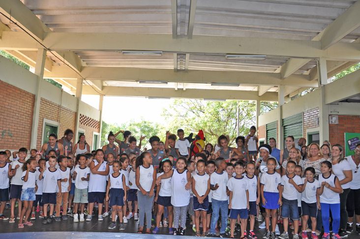 Campeã de basquete visita Itu e incentiva a prática esportiva