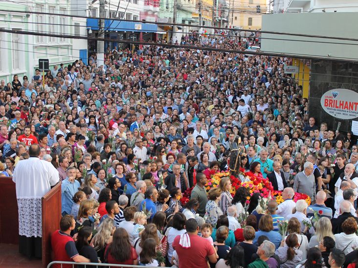 Procissão de Santa Rita em Itu atrai milhares de fiéis