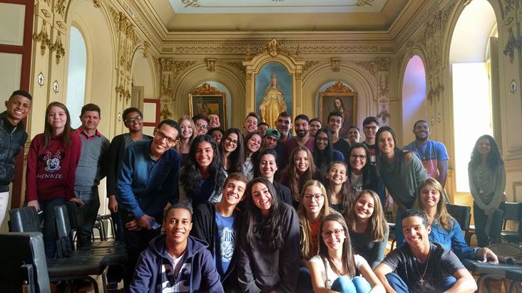 Grupo de jovens da Igreja do Patrocínio faz bazar "Queima de estoque"