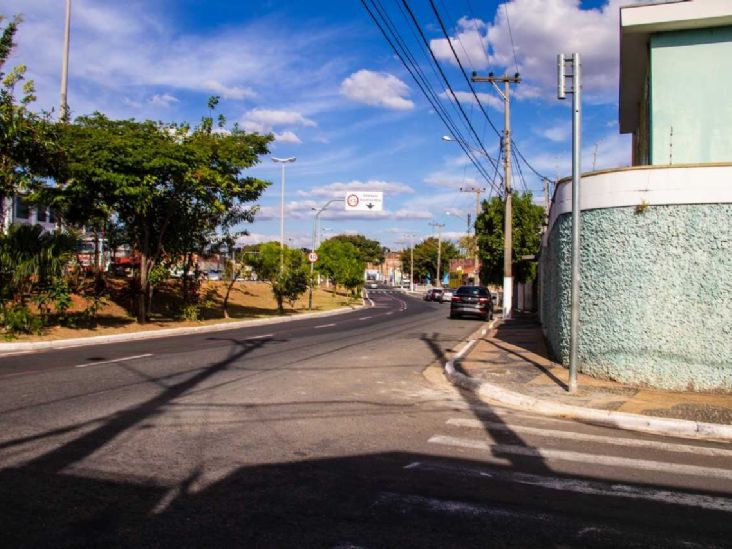 Prefeitura de Itu instala semáforo em trecho da Avenida Galileu Bicudo