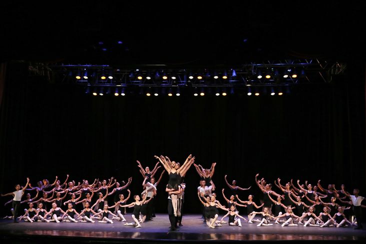 Festival Internacional de Dança premia bailarinos com bolsas de estudo