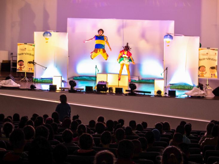 Peça teatral é apresentada para alunos da rede municipal de ensino