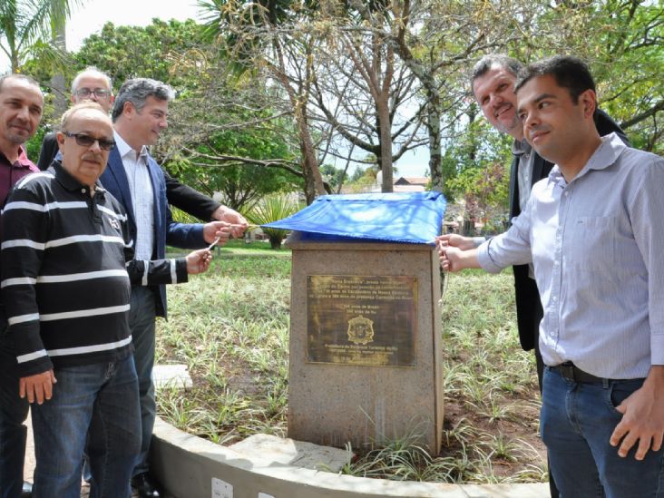Obra de reforma e revitalização da Praça do Carmo é entregue