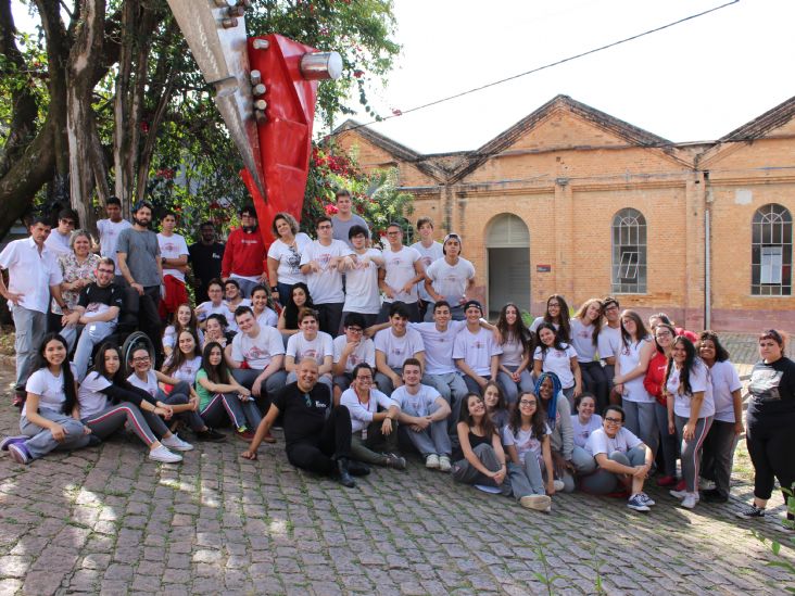 Alunos do Colégio Monteiro Lobato visitam Fábrica de Arte Marcos Amaro