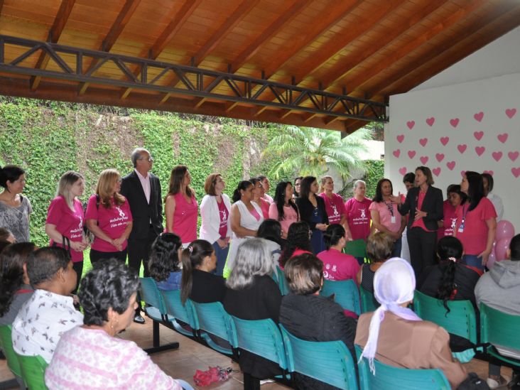 Secretaria de Saúde reúne pacientes oncológicas durante campanha