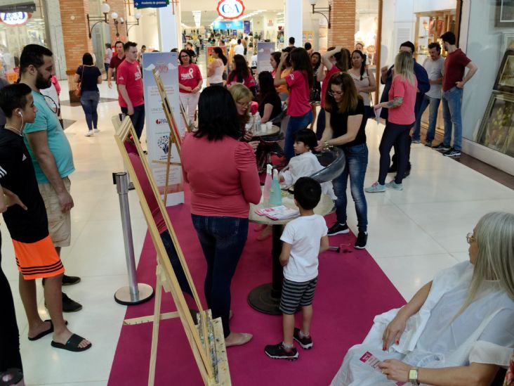 Corte de cabelo solidário no Plaza Shopping colhe mais de 50 doações