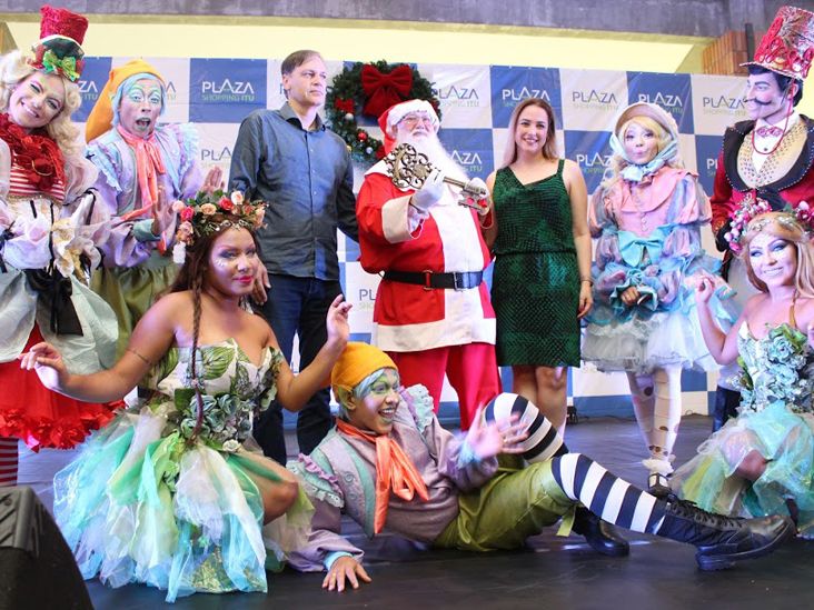 Papai Noel e personagens encantam o público no Plaza Shopping Itu