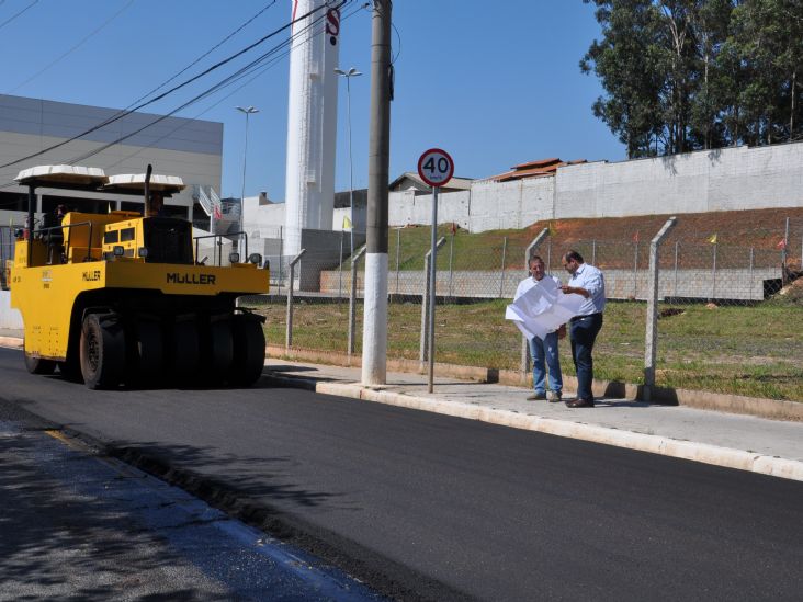 Iniciadas obras de recapeamento na Avenida Eugen Wissmann