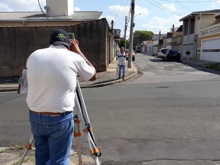 Departamento de Habitação visita casas no Jardim e Parque das Rosas 