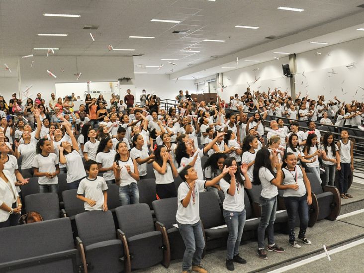 Alunos de Emefs de Itu participam da formatura do Proerd