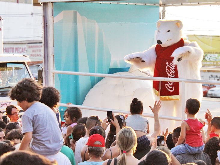 Caravana de Natal da Coca-Cola visita Itu nesta terça-feira