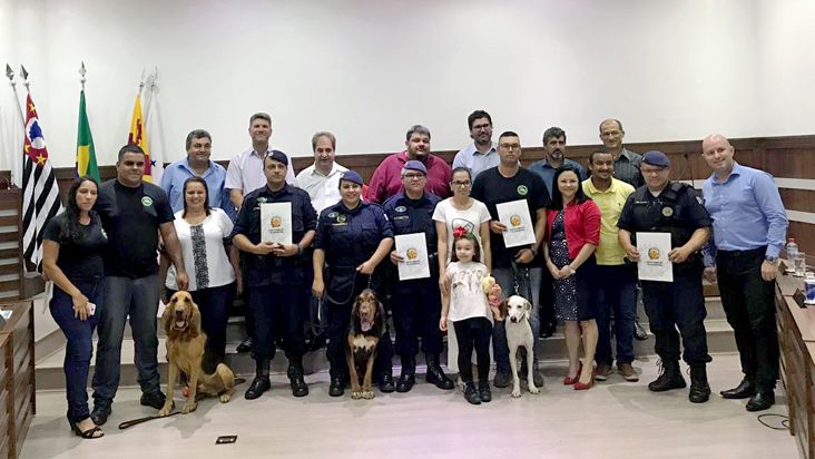 Equipe do Canil da GCM de Itu é homenageada em Iracemápolis