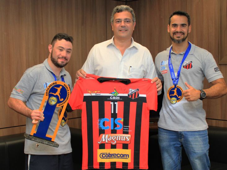 Campeões Mundiais de Futsal Down são recebidos no gabinete do prefeito
