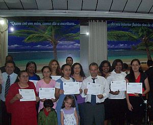 Alunos da ASSEVI recebem certificado de conclusão de curso