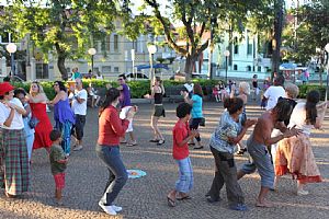 Ciranda das Histórias alegrou a Praça do Carmo 