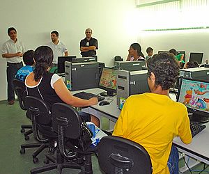 Projeto oferece curso de informática a portadores de deficiência