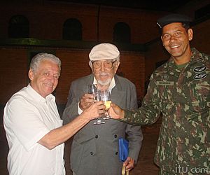 Evento lembra o "9 de julho" e homenageia ex-combatente